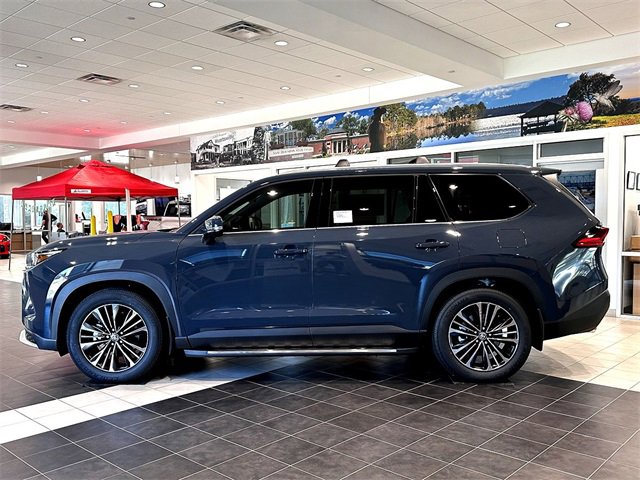 2026 Toyota Highlander Platinum Hybrid photo 3