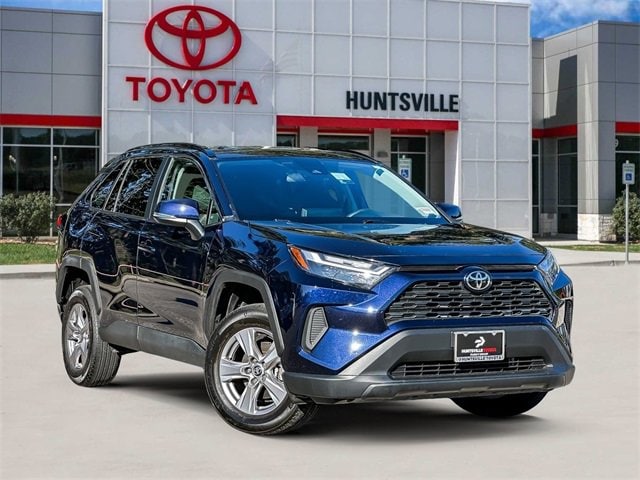 2025 Toyota RAV4 XLE's photo