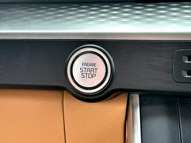 2024 Kia Carnival LX Seat Pkg - Photo 16