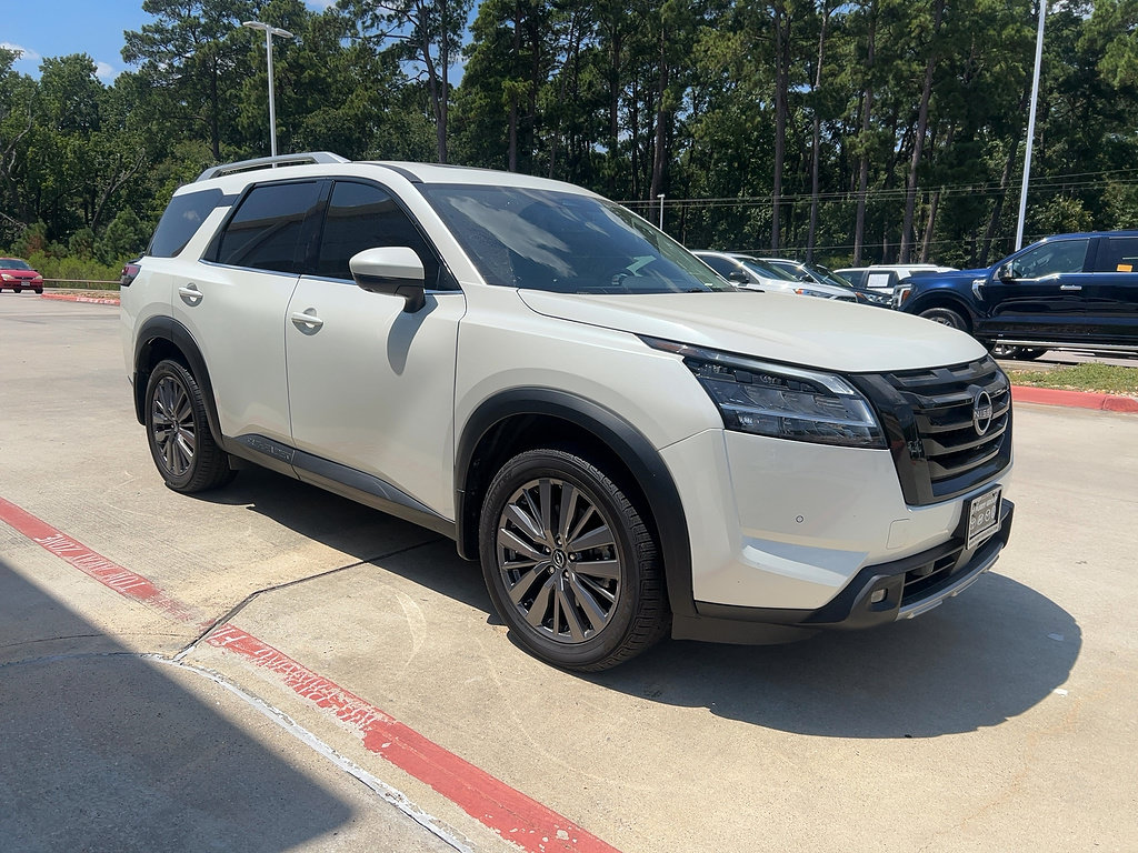 White 2024 Nissan Pathfinder SUV / Crossover Front-Wheel Drive Automatic