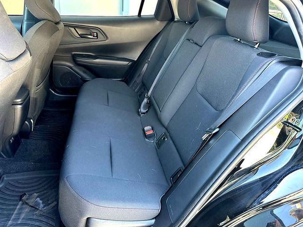 2025 Toyota Prius SE - Photo 18
