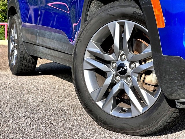 2022 Kia Seltos LX photo 2