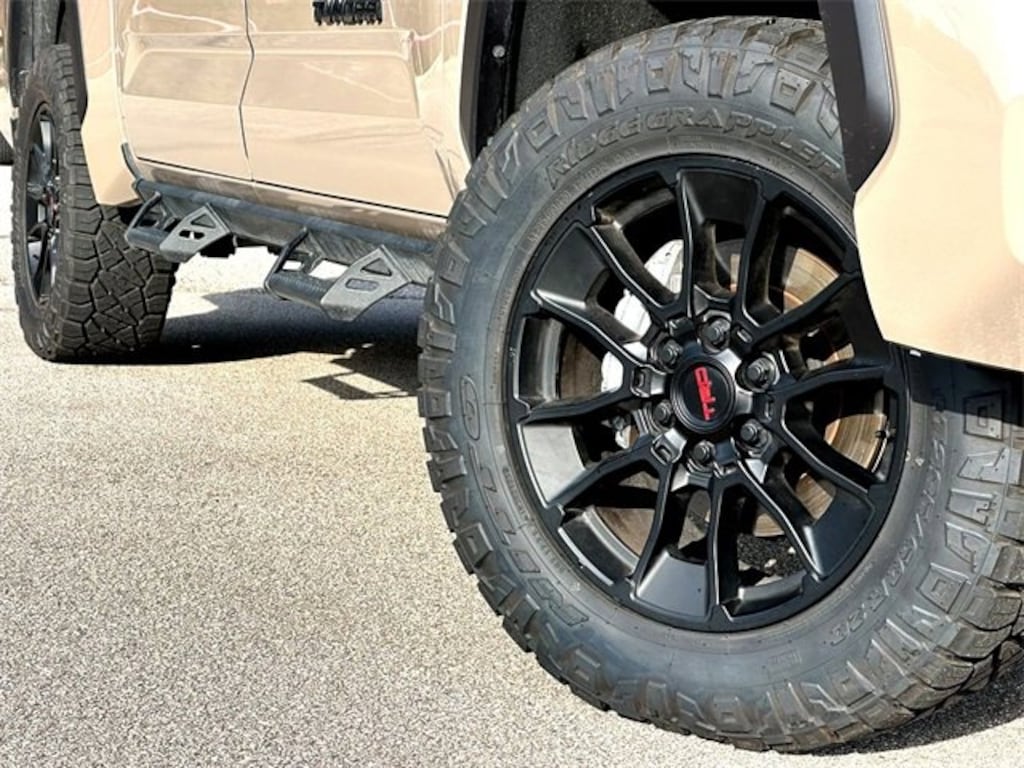 New 2026 Toyota Tundra Limited LIMITED CREWMAX 5.5