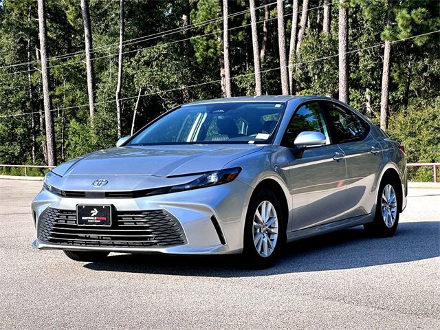 2025 Toyota Camry LE photo 3