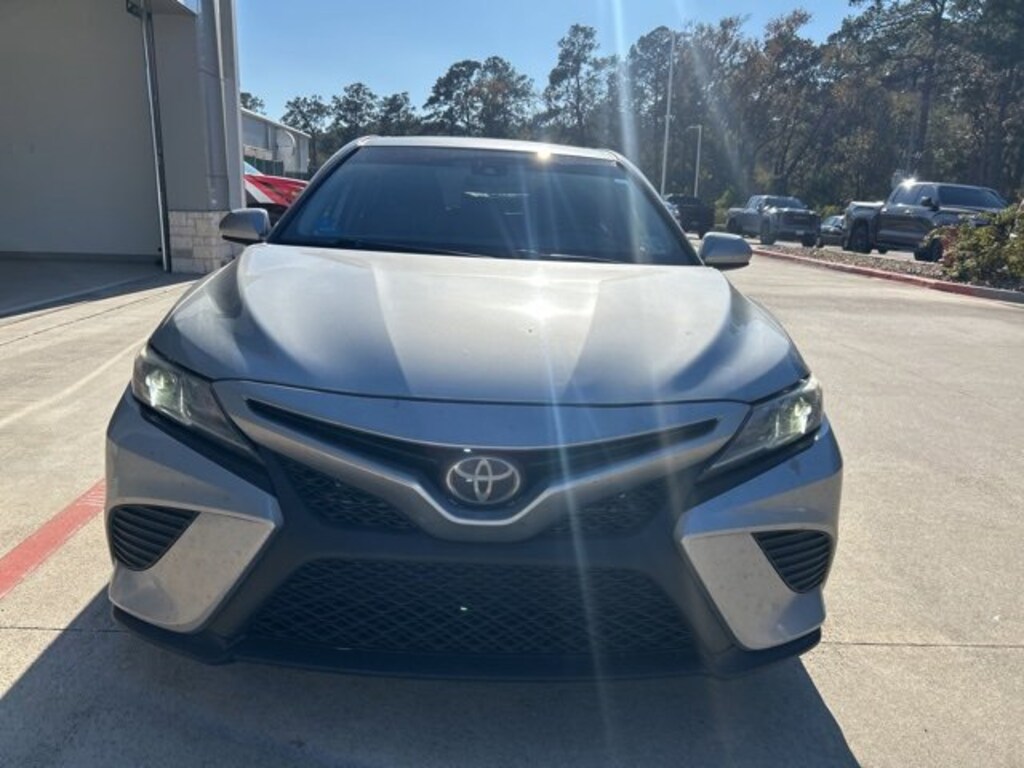 Used 2020 Toyota Camry SE Sedan
