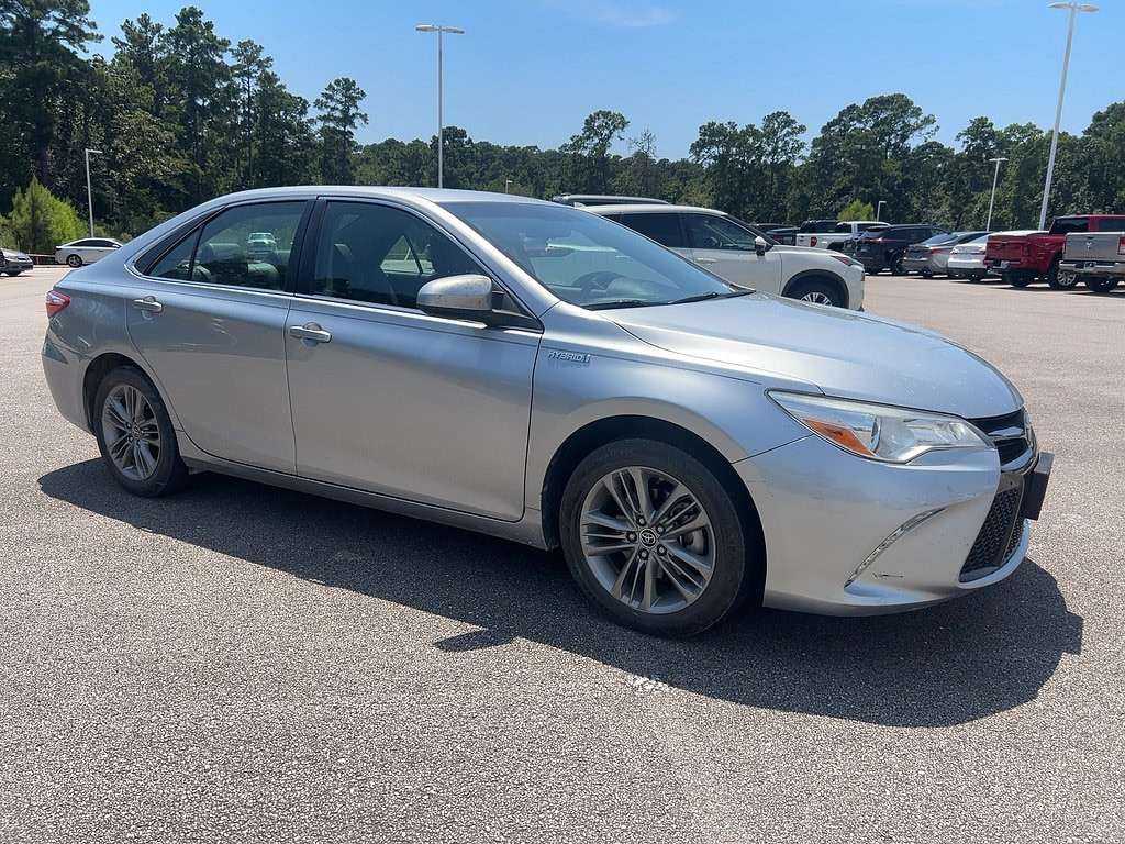 Used 2015 Toyota Camry Hybrid SE Sedan