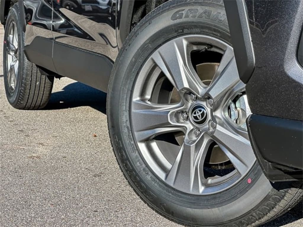 New 2025 Toyota RAV4 XLE XLE FWD SUV