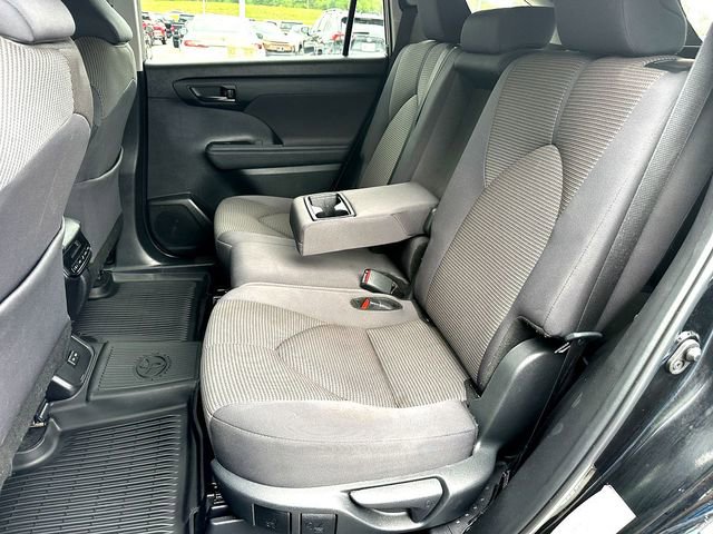 2024 Toyota Highlander LE - Photo 17