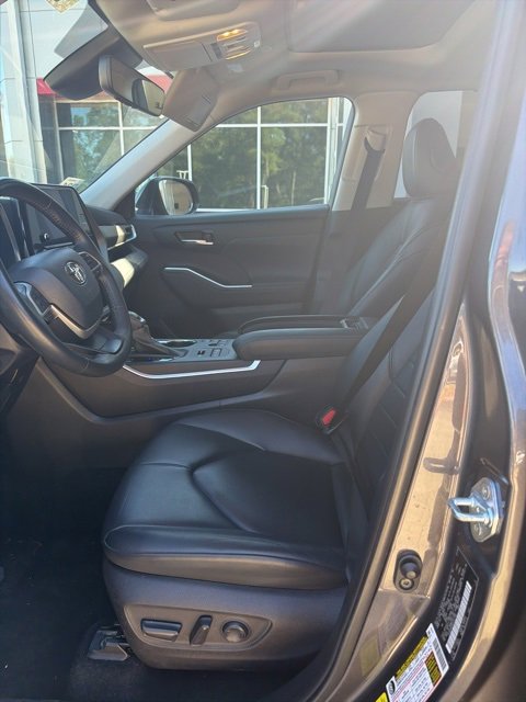 2024 Toyota Highlander LE photo 4
