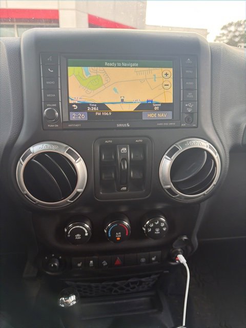 2017 Jeep Wrangler Unlimited Sahara photo 4