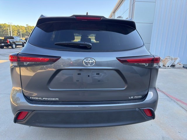 2024 Toyota Highlander LE photo 2