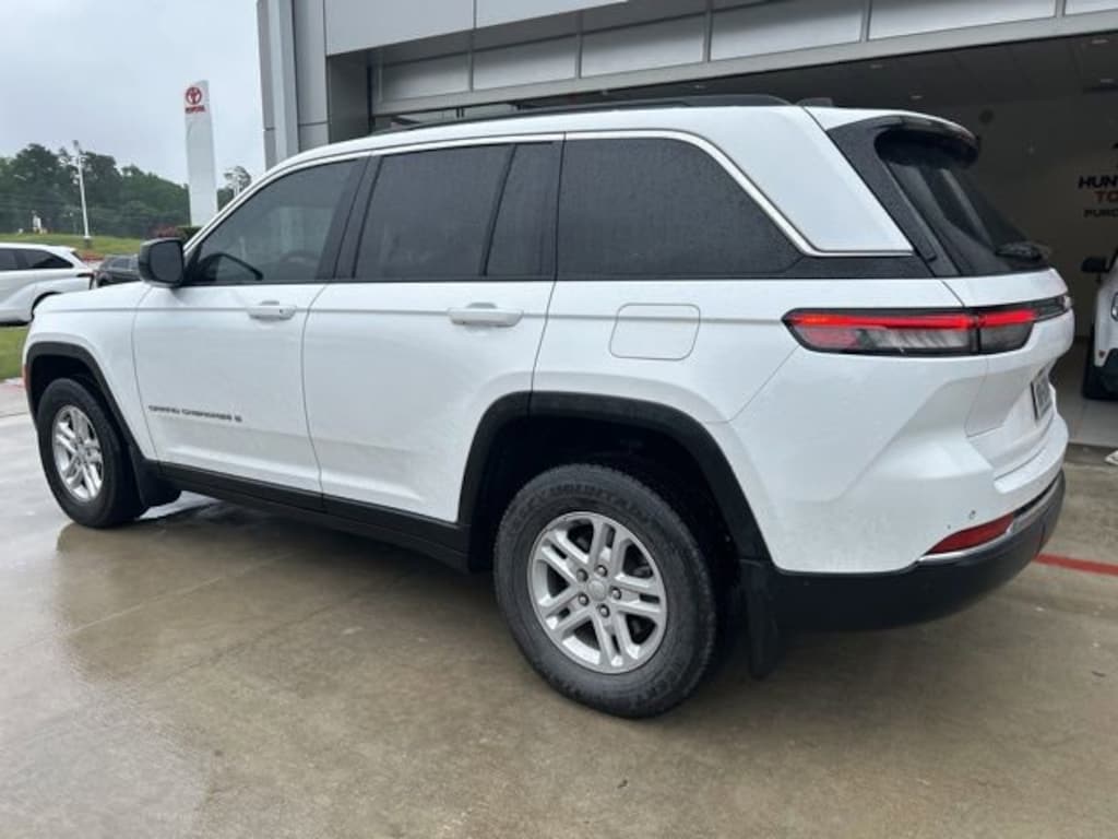 Used 2024 Jeep Grand Cherokee Laredo SUV