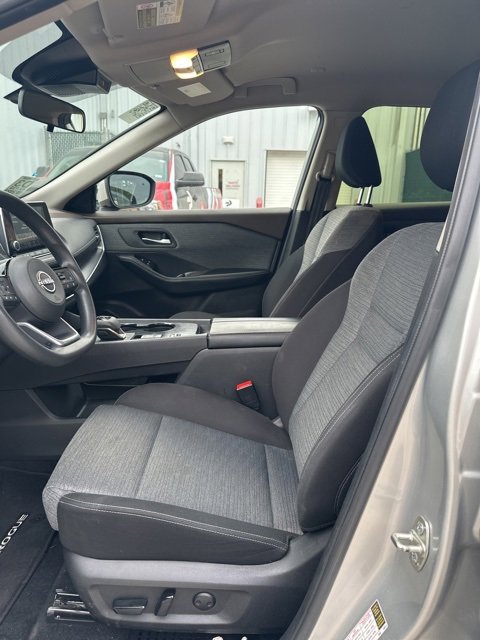 2023 Nissan Rogue SV photo 2