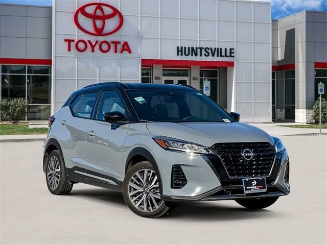 2023 Nissan Kicks SR's photo