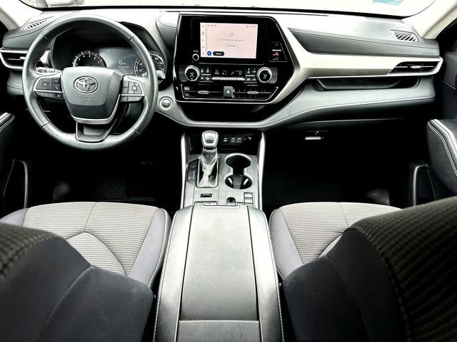 2024 Toyota Highlander LE - Photo 29