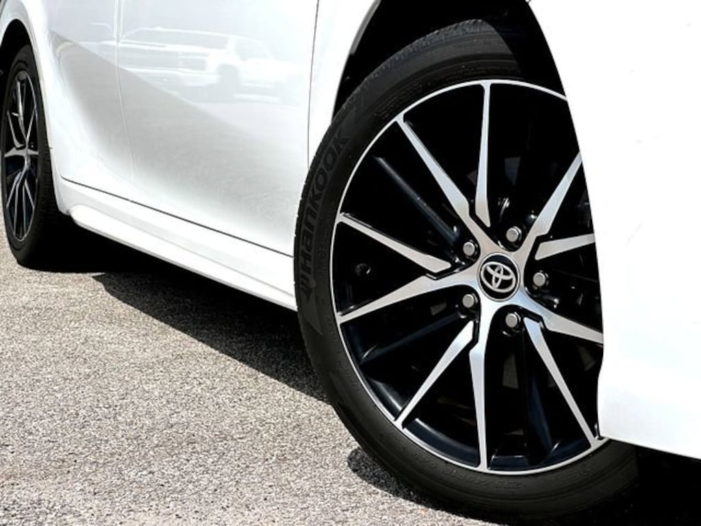 Used 2023 Toyota Camry SE Sedan