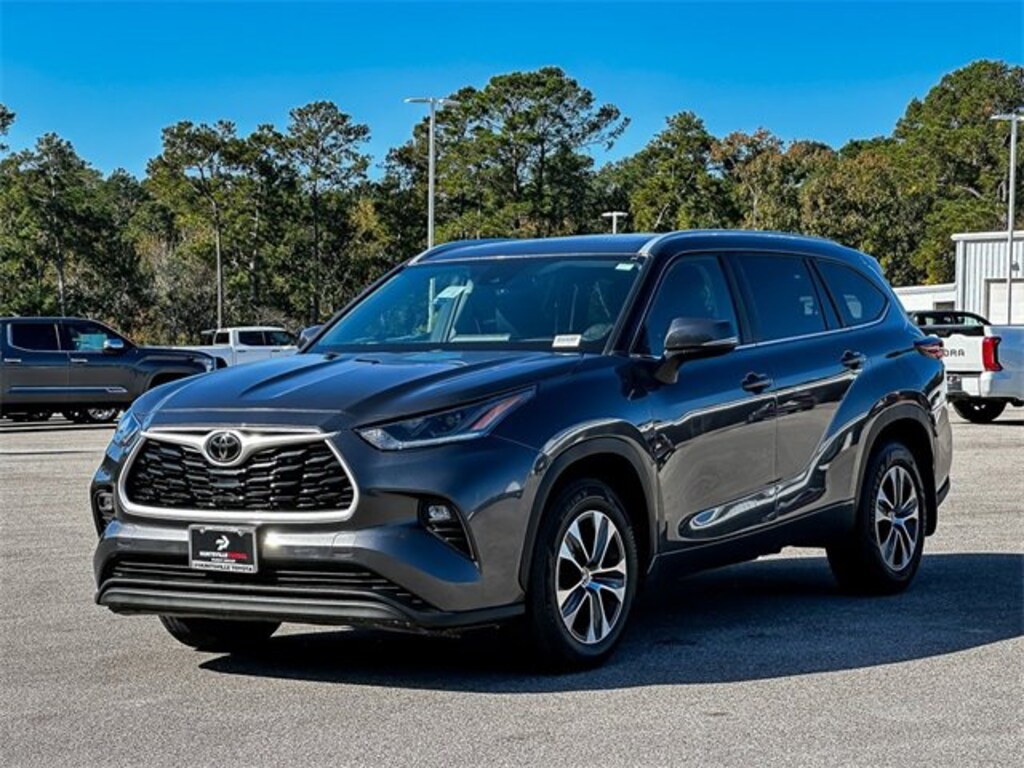 Used 2024 Toyota Highlander LE SUV