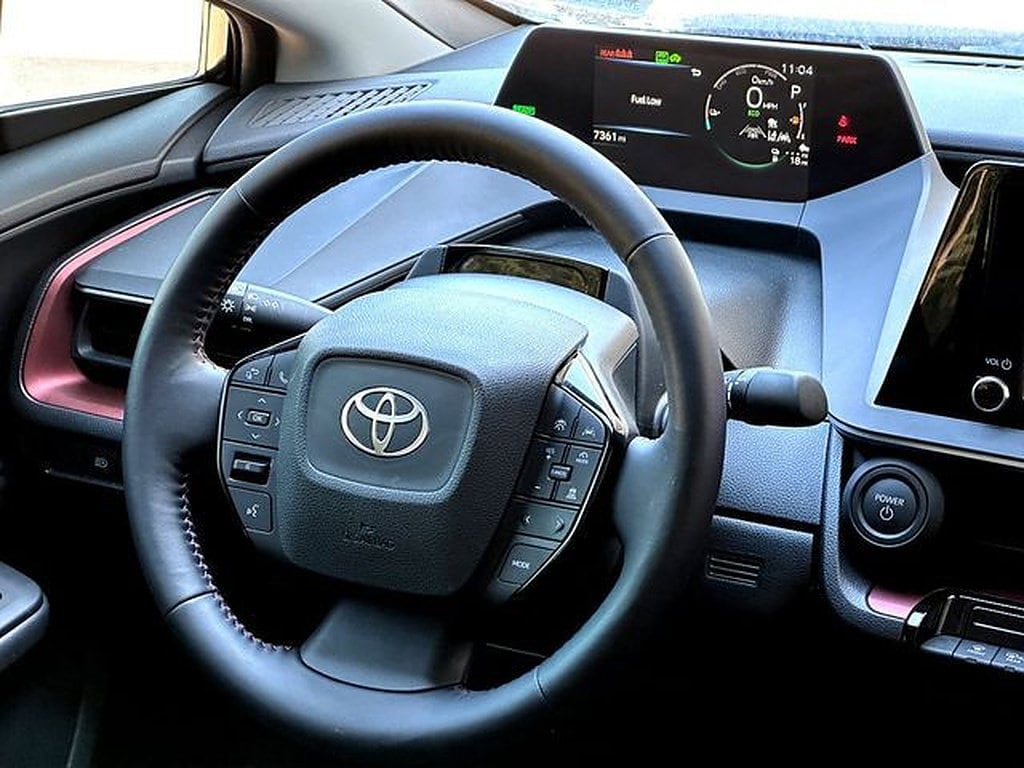 2025 Toyota Prius SE - Photo 29