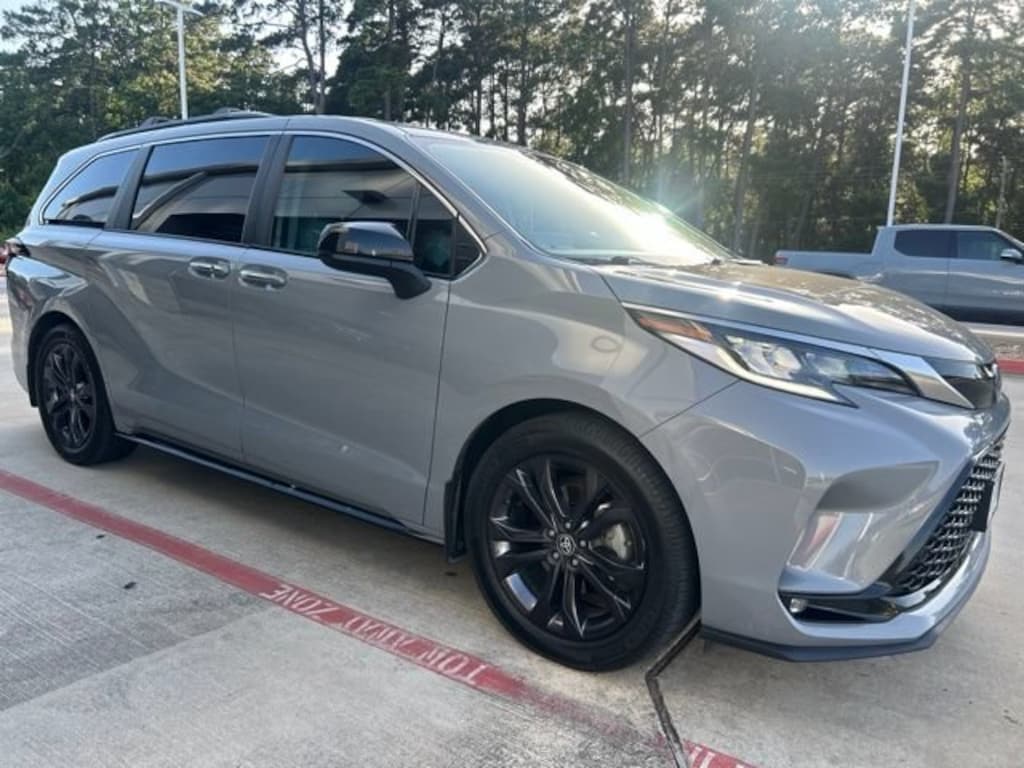 Used 2023 Toyota Sienna XSE 7 Passenger Van Passenger Van