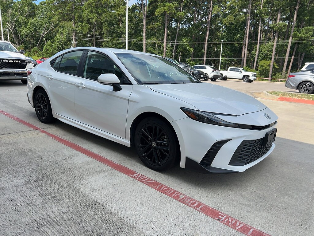 Used 2025 Toyota Camry SE Sedan