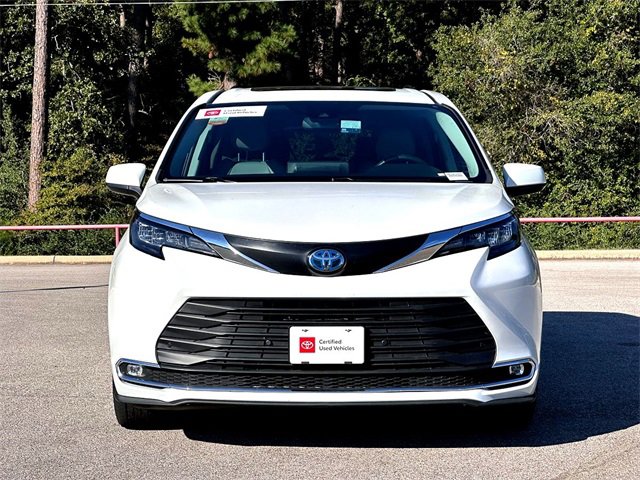 2024 Toyota Sienna XLE photo 2