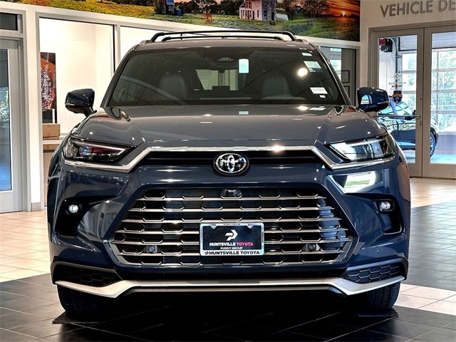 2026 Toyota Highlander Platinum Hybrid photo 2