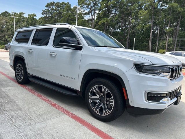 2023 Jeep Wagoneer L Series II photo 3