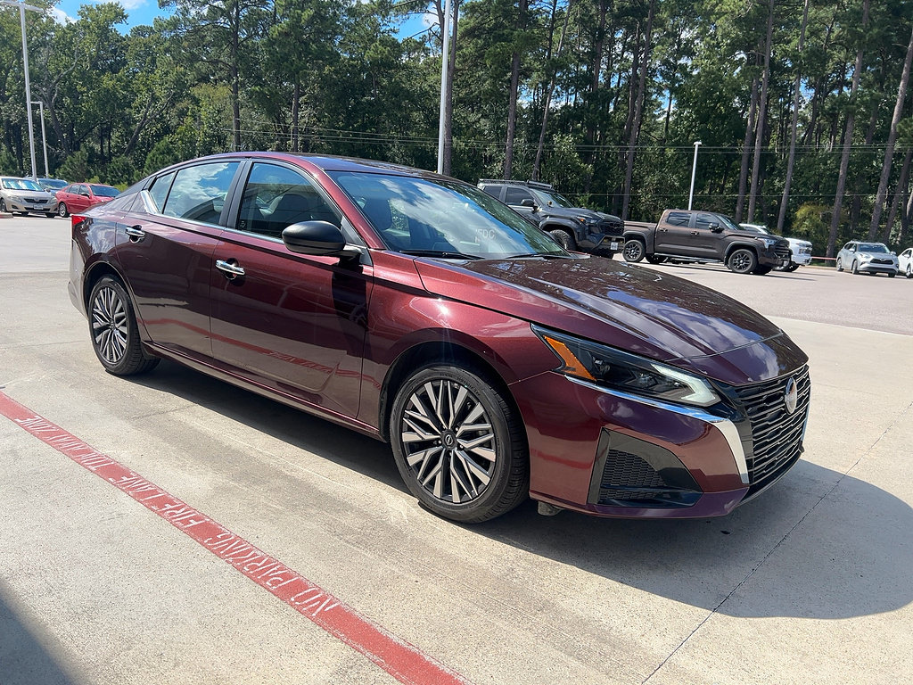 Used 2025 Nissan Altima SV Sedan