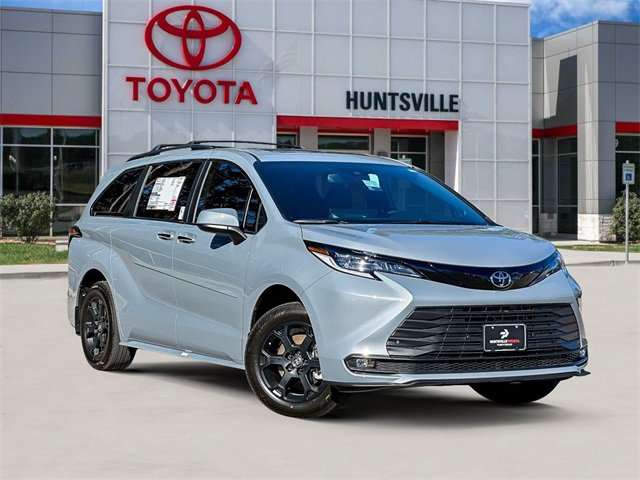 2026 Toyota Sienna Woodland Edition's photo