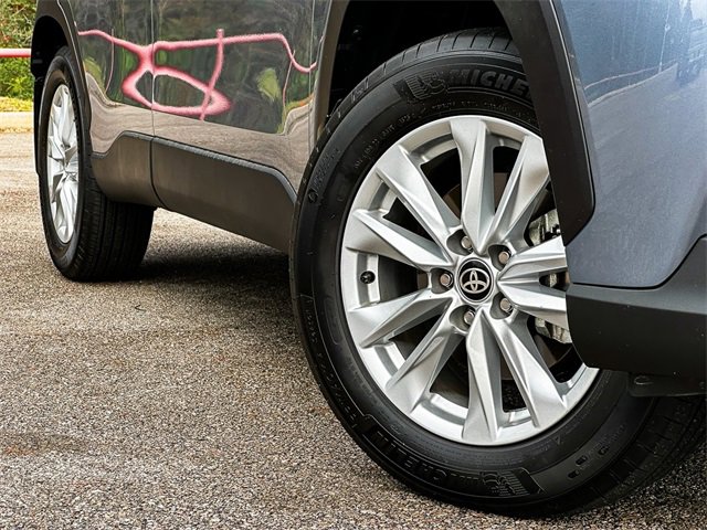 2025 Toyota Corolla Cross LE photo 2