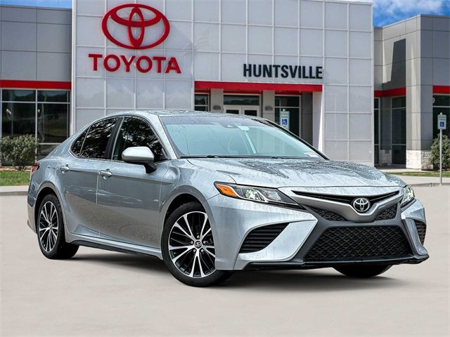 2020 Toyota Camry SE's photo