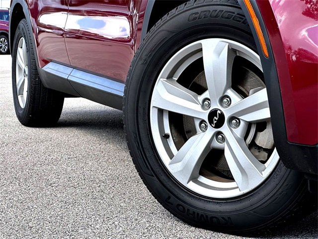 2023 Kia Sorento LX photo 2