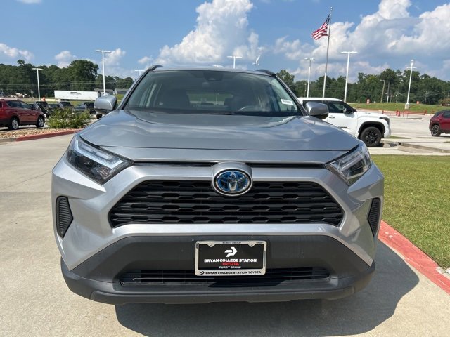 2024 Toyota RAV4 Hybrid XLE photo 2
