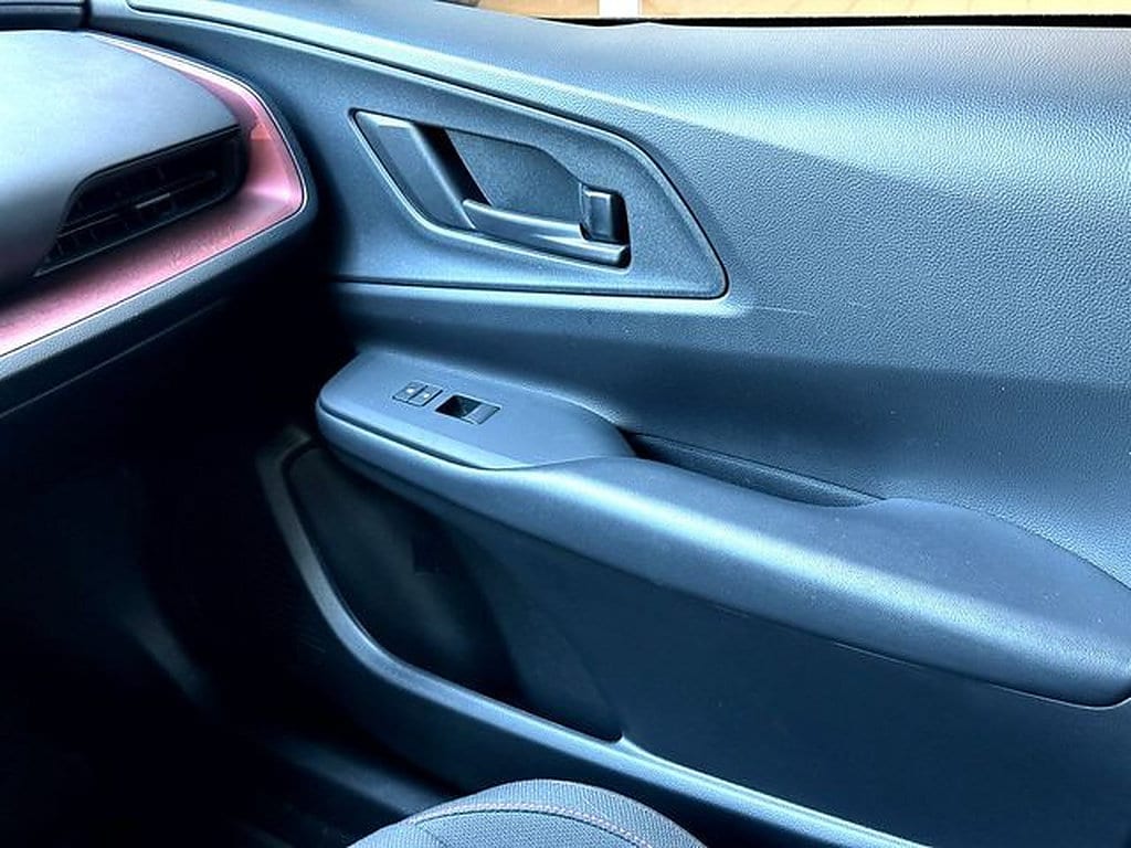 2025 Toyota Prius SE - Photo 25