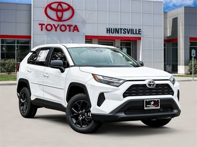 2025 Toyota RAV4 LE's photo
