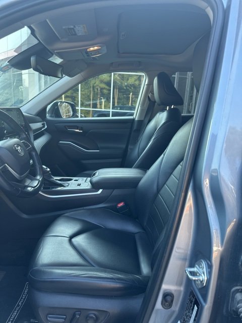 2022 Toyota Highlander XLE photo 2