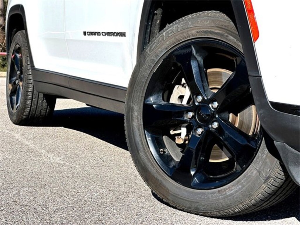 Used 2023 Jeep Grand Cherokee L Laredo SUV