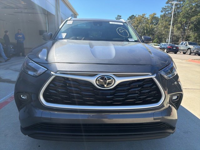 2024 Toyota Highlander LE photo 2