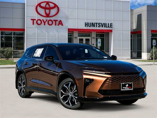 2025 Toyota Crown Signia XLE's photo