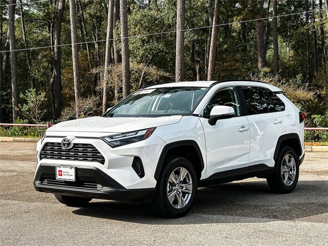 2025 Toyota RAV4 Hybrid XLE photo 4