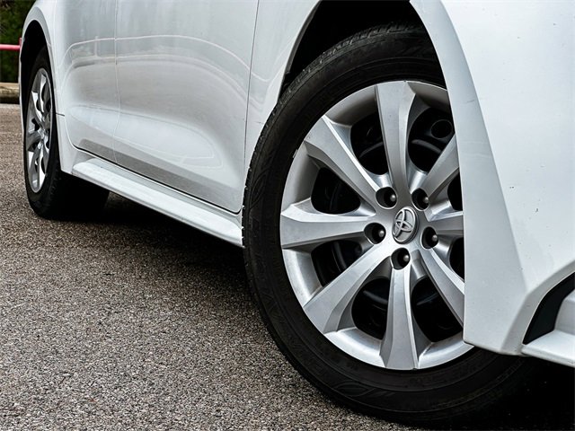 2023 Toyota Corolla LE photo 2