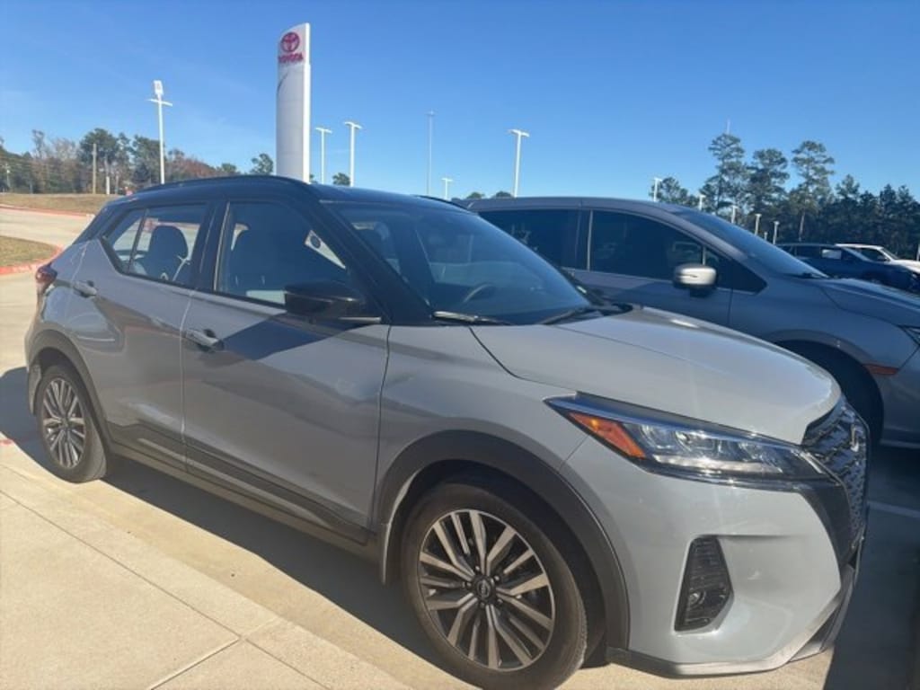 Used 2023 Nissan Kicks SR SUV