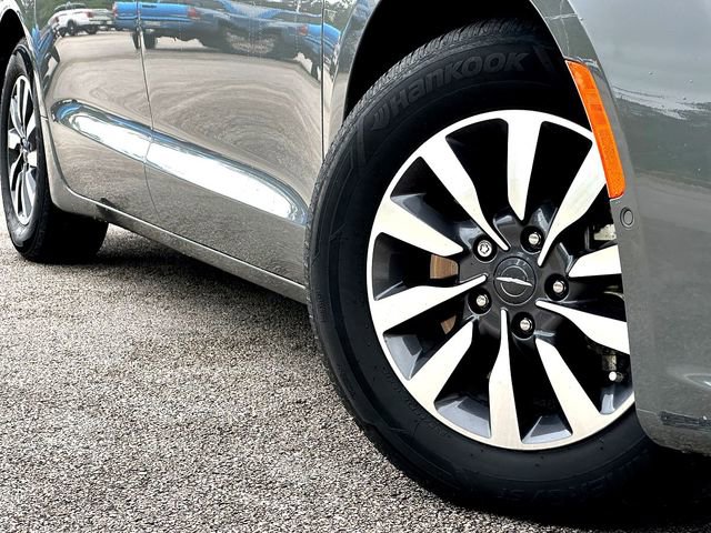 Used 2022 Chrysler Pacifica Hybrid Touring L with VIN 2C4RC1L75NR124162 for sale in Huntsville, TX