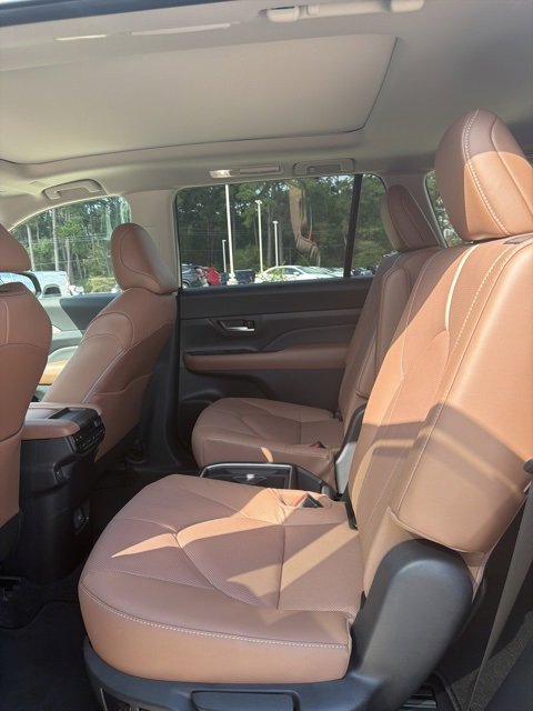 2026 Toyota Grand Highlander Platinum AWD photo 2