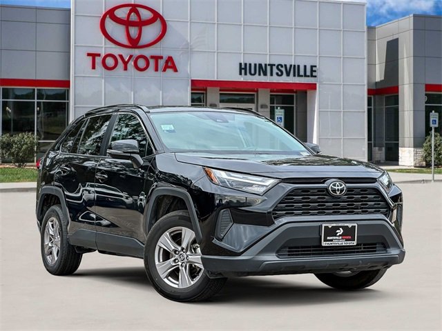 2025 Toyota RAV4 XLE's photo