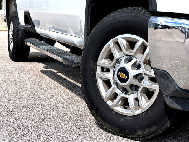 2024 Chevrolet Silverado 2500HD LT photo 2