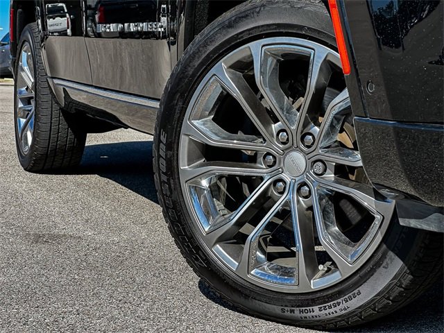 2022 Jeep Grand Wagoneer II photo 2