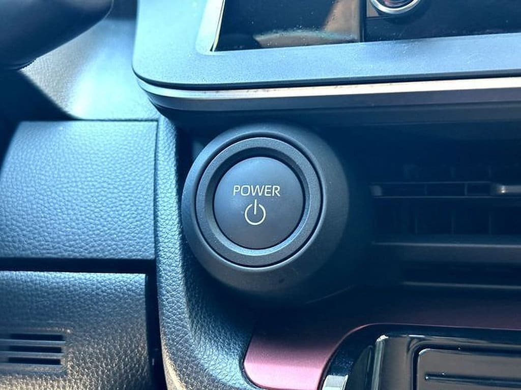 2025 Toyota Prius SE - Photo 16