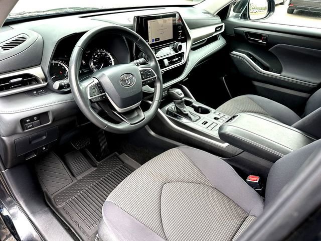2024 Toyota Highlander LE - Photo 13