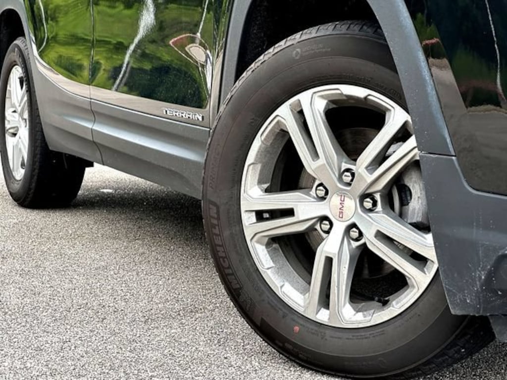 Used 2024 GMC Terrain SLE SUV
